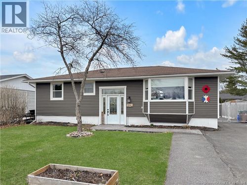 594 Michael Cres, Saint John, NB, E2J2T1 | Card Image