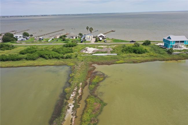 455 Egery Island Rd, House other with 3 bedrooms, 2 bathrooms and 2 parking in Taft TX | Image 5