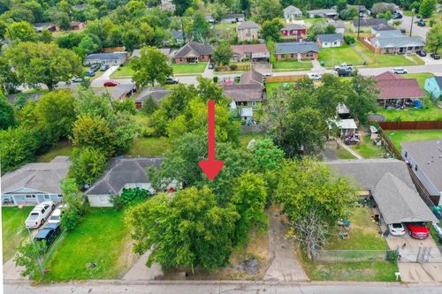 5014 Willow Glen Dr, Houston, TX, 77033-3543 | Card Image