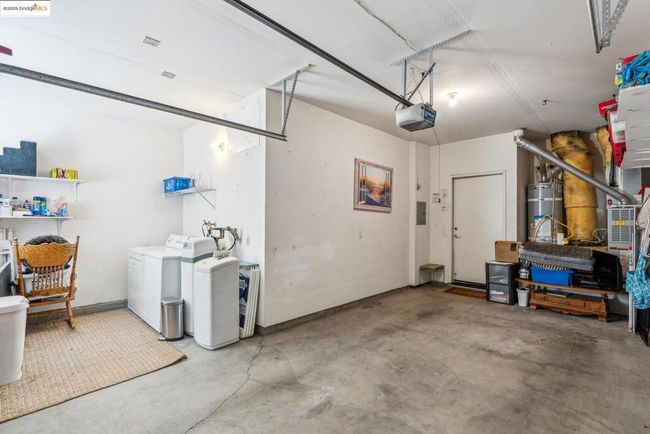 664 Prince Albert Way, Home with 2 bedrooms, 2 bathrooms and 1 parking in Brentwood CA | Image 37