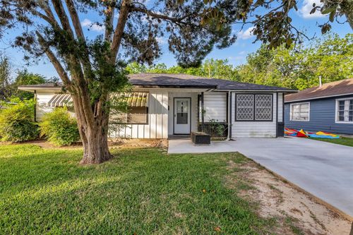 1901 Texoma St, Baytown, TX, 77520-4365 | Card Image