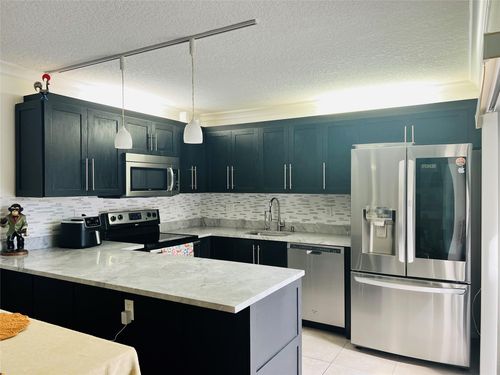 2852-2852 Waterford Dr N, Deerfield Beach, FL, 33442-5964 | Card Image