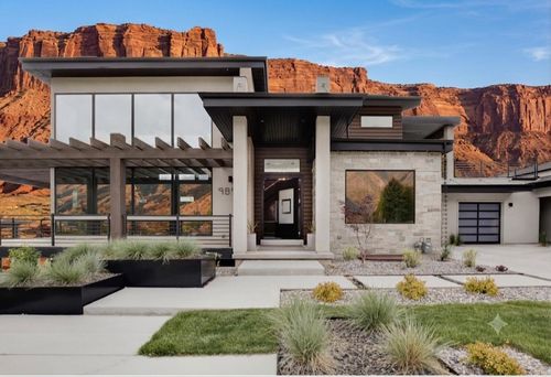 95 N Crest Rd, Washington, UT, 84780-8621 | Card Image