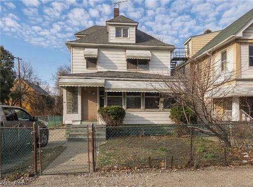 686 E 92nd St, Cleveland, OH, 44108-1237 | Card Image