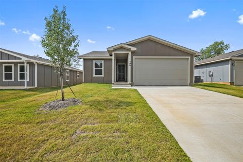 406 E Munson St, Denison, TX, 75021-4946 | Card Image