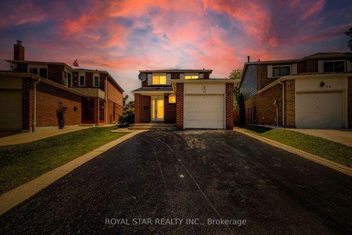 64 Banting Cres, Brampton, ON, L6Y2K9 | Card Image