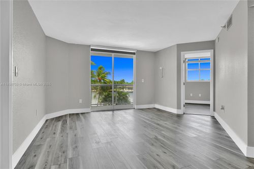 apt-403-5880 Collins Ave, Miami Beach, FL, 33140-2204 | Card Image