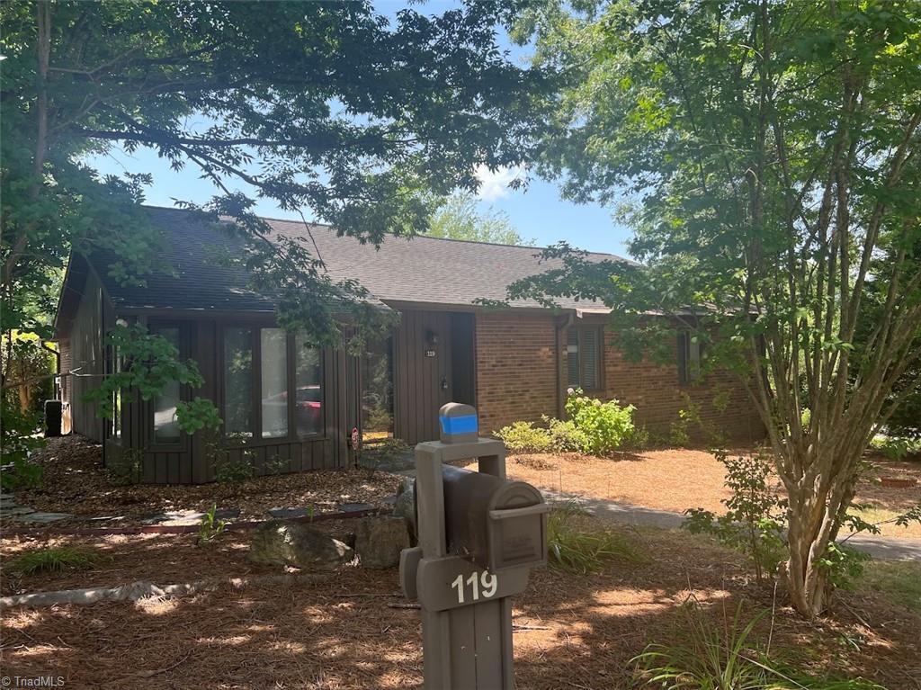 Briar Ridge Cir, Winston Salem, NC 27104