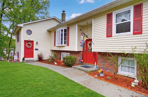 81 Brandy Ln, Wappingers Falls, NY, 12590-6446 | Card Image