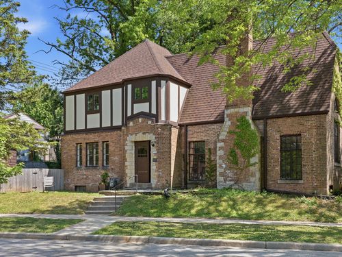 1555 E Olive St, Shorewood, WI, 53211-1946 | Card Image