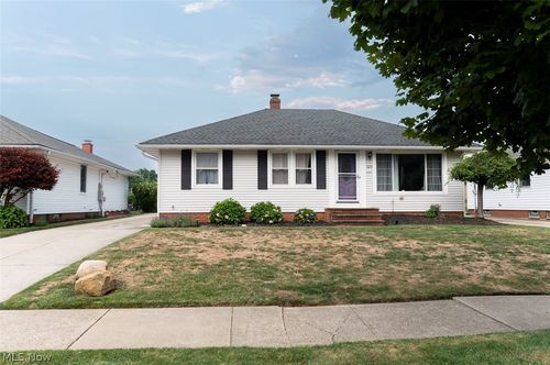 1673 Mayfair Blvd, Mayfield Heights, OH, 44124-3111 | Card Image