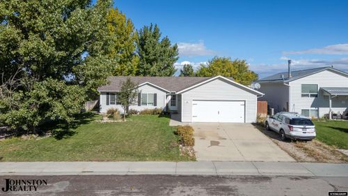 208 Bow St, Douglas, WY, 82633-2573 | Card Image