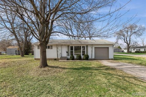 2125 E B St, Belleville, IL, 62221-5070 | Card Image