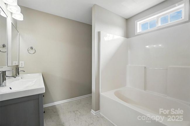 Primary Bathroom | Image 19