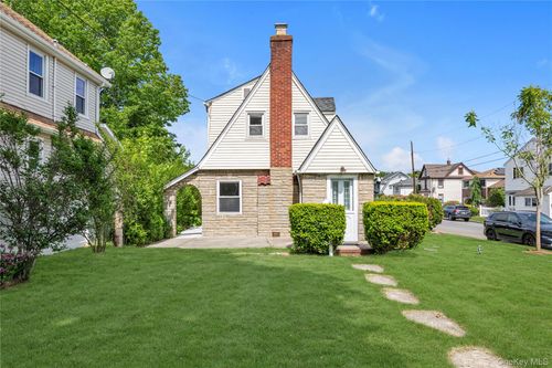 40 6th Ave, New Hyde Park, NY, 11040-5020 | Card Image