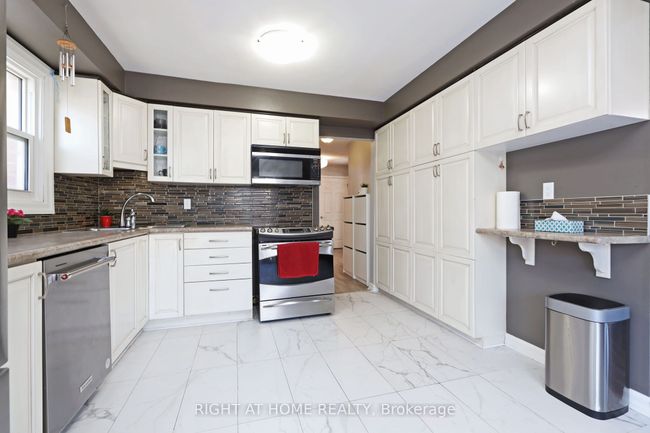 32 Chapman Dr, House other with 4 bedrooms, 4 bathrooms and 2 parking in Ajax ON | Image 13