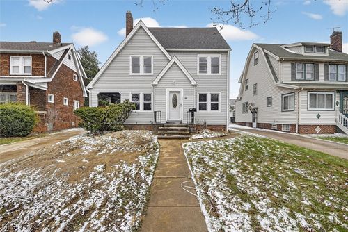231 E 210th St, Euclid, OH, 44123-1832 | Card Image