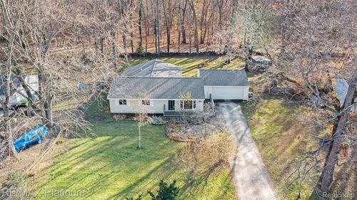 4653 Webberdale Dr, Holly, MI, 48442-8930 | Card Image