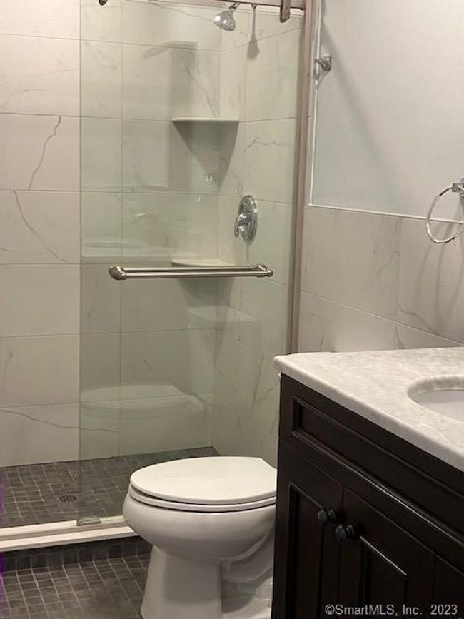 Full Bath | Image 17