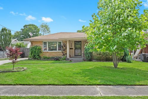 4205 Estate Dr, Louisville, KY, 40216-3918 | Card Image
