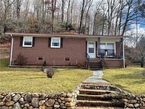 1581 Meadow Street, Galax, VA, 24333 | Card Image