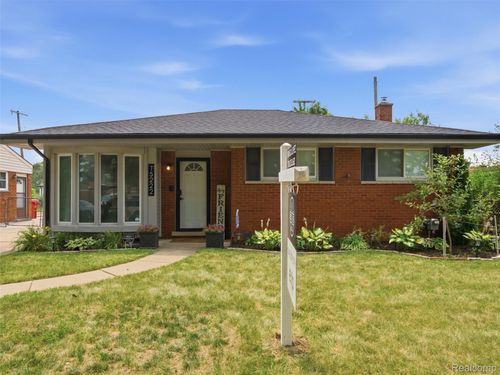 15222 Elderwood St, Roseville, MI, 48066-4010 | Card Image