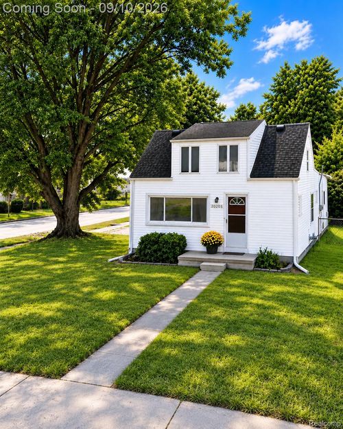 20205 Saint Francis St, Livonia, MI, 48152-2346 | Card Image