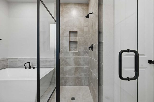 Primary Bathroom | Image 19
