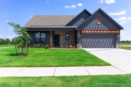 8504 E El Paso St, Broken Arrow, OK, 74014 | Card Image