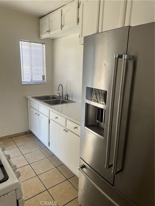 934 W 71st Street, Los Angeles, CA, 90044 | Card Image