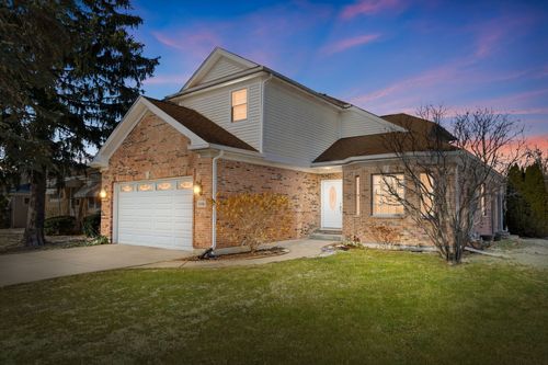 1686 Greenleaf Ave, Des Plaines, IL, 60018-3833 | Card Image