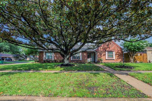 6103 Pine Cove Dr, Houston, TX, 77092-1009 | Card Image