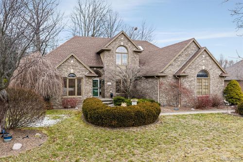 3731 Lake Forest Dr, Sterling Heights, MI, 48314-4315 | Card Image