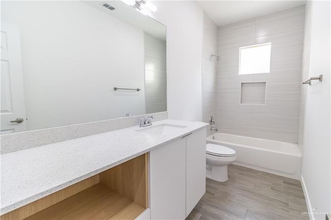 UNIT-4 - 1311 Marcela Dr, Condo with 2 bedrooms, 2 bathrooms and 2 parking in Weslaco TX | Image 11