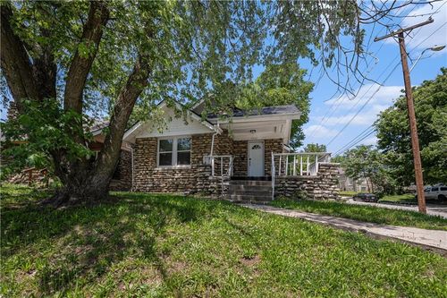 3842 E 68th Ter, Kansas City, MO, 64132-1446 | Card Image