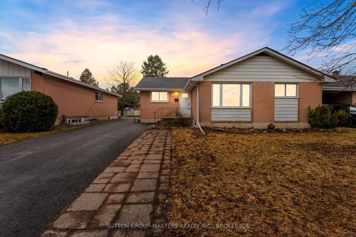 35 Holland Cres, Kingston, ON, K7M2V7 | Card Image