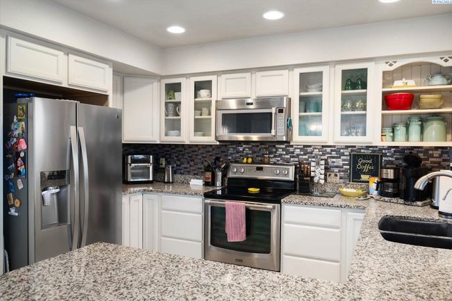 73805 N Demoss Rd, Home with 3 bedrooms, 3 bathrooms and null parking in Benton City WA | Image 21