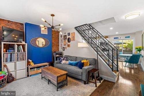 2243 League St, PHILADELPHIA, PA, 19146-2525 | Card Image