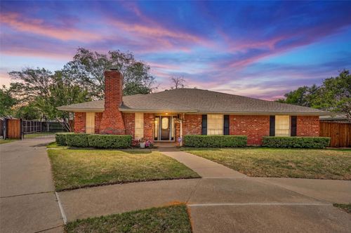 2804 Whispering Trail Cir, Pantego, TX, 76013-3198 | Card Image