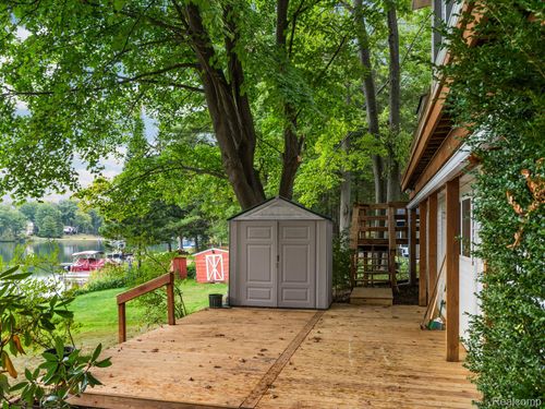 681 Lakeview St, Harrison, MI, 48625-9246 | Card Image