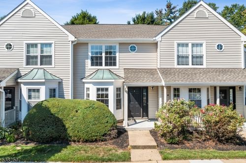 18 Washington Ct, East Windsor, NJ, 08520-2729 | Card Image