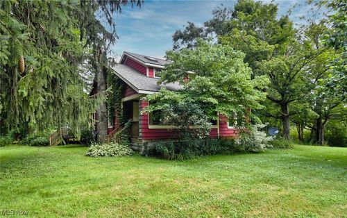 11194 Washington St, Chagrin Falls, OH, 44023-5554 | Card Image