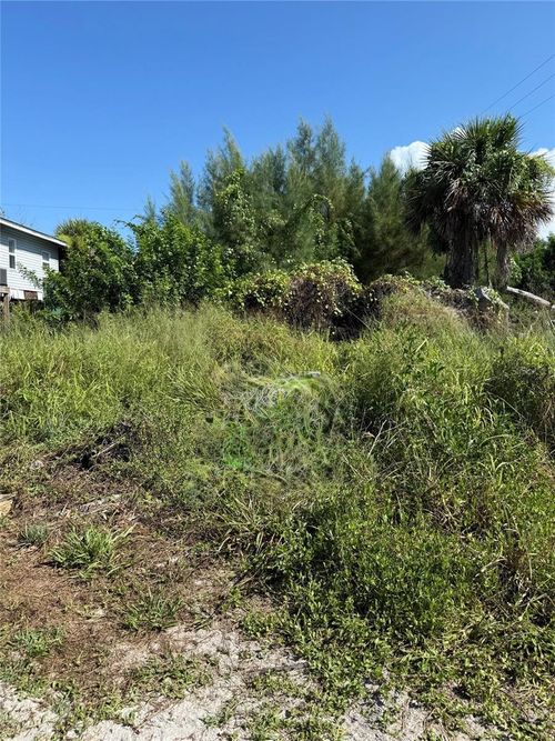 8990 Seagrape Ln, PLACIDA, FL, 33946 | Card Image