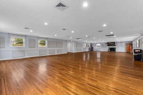 32 Dedham St, Dover, MA, 02030-2214 | Card Image