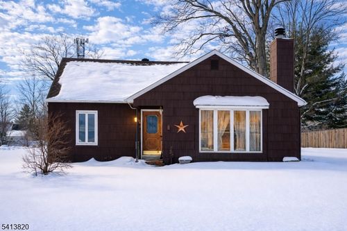 23 Phillips Pl, Green Brook, NJ, 08812-2420 | Card Image