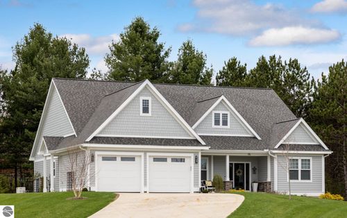 176 Vineyard Ridge Dr, Traverse City, MI, 49686-1892 | Card Image