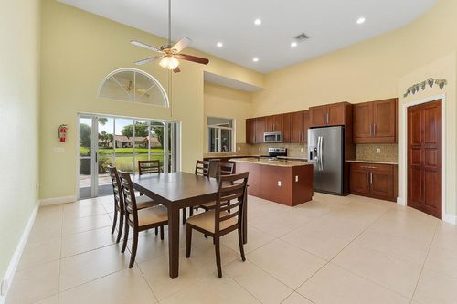 7793 Highlands Cir, Margate, FL, 33063-8102 | Card Image