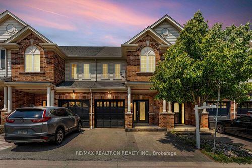 8 Ramona Way, Whitby, ON, L1M0E9 | Card Image