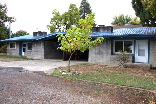 804 S Shasta Ave, Eagle Point, OR, 97524-8518 | Card Image