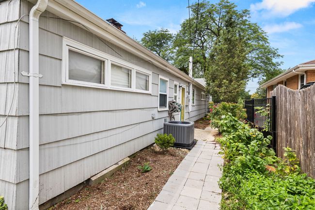 545 W Elm Park Ave, House other with 2 bedrooms, 1 bathrooms and 2 parking in Elmhurst IL | Image 24